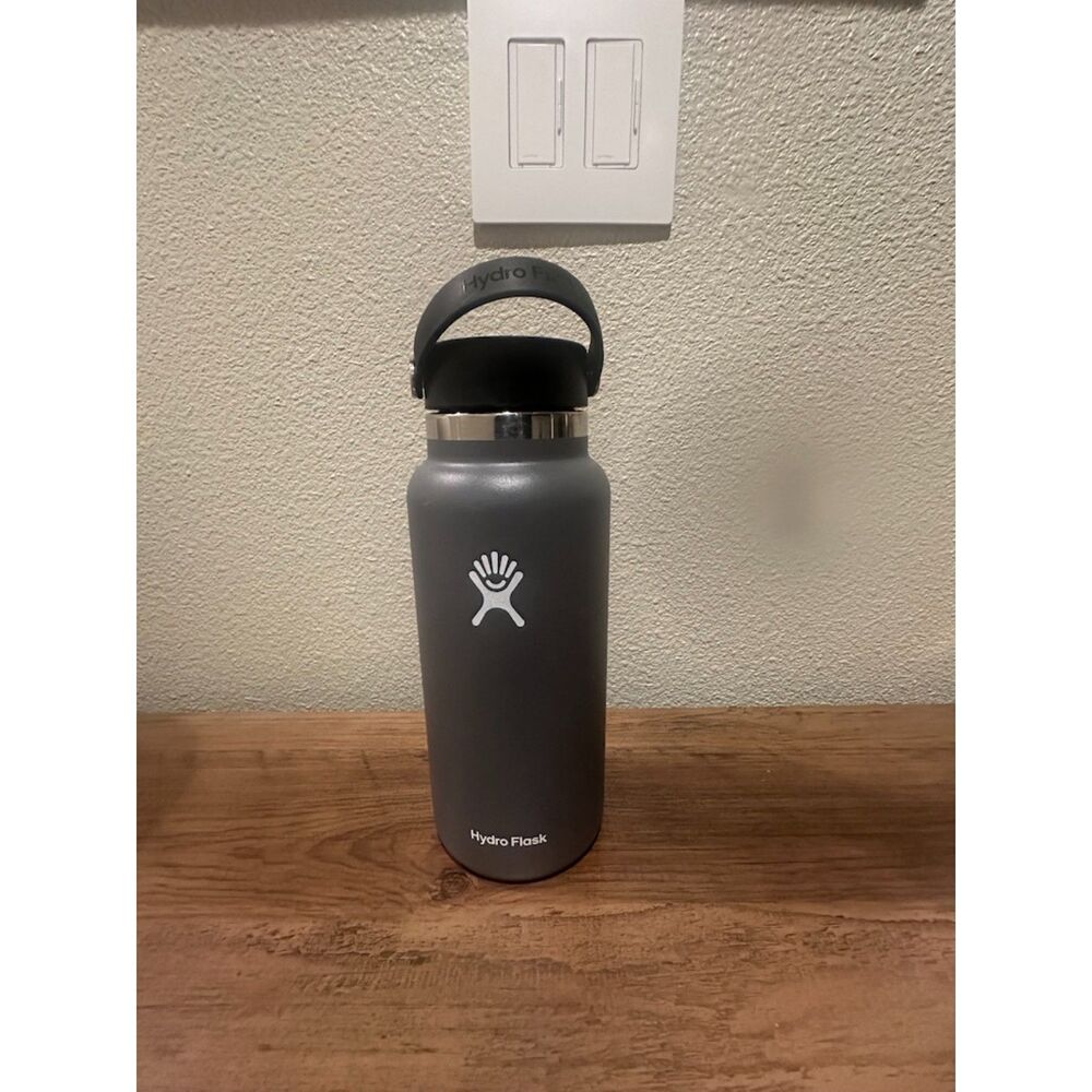Hydro Flask Water Bottle - Standard Mouth Flex Cap - Grey 32oz